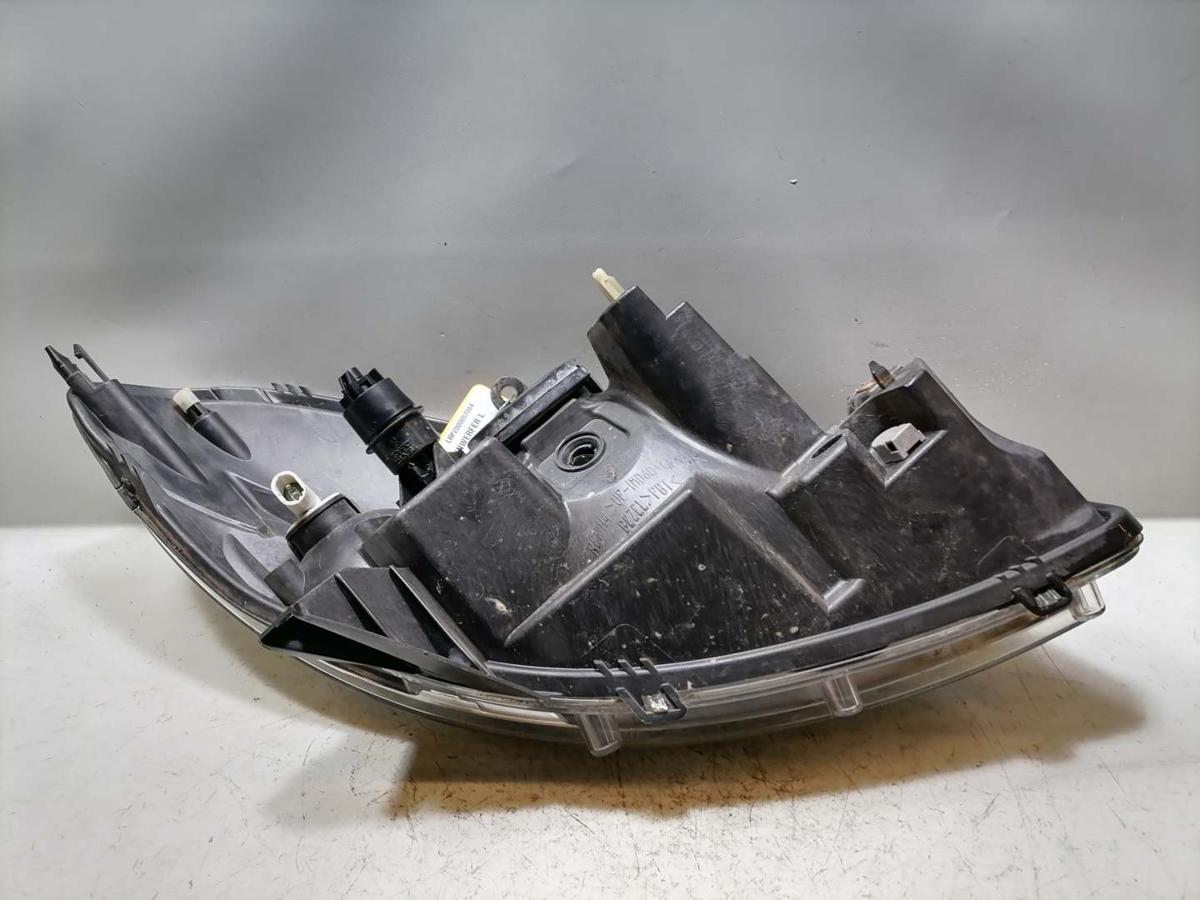 Dacia Sandero original Scheinwerfer links Halogen obehalb leicht vergilbt Bj.2009